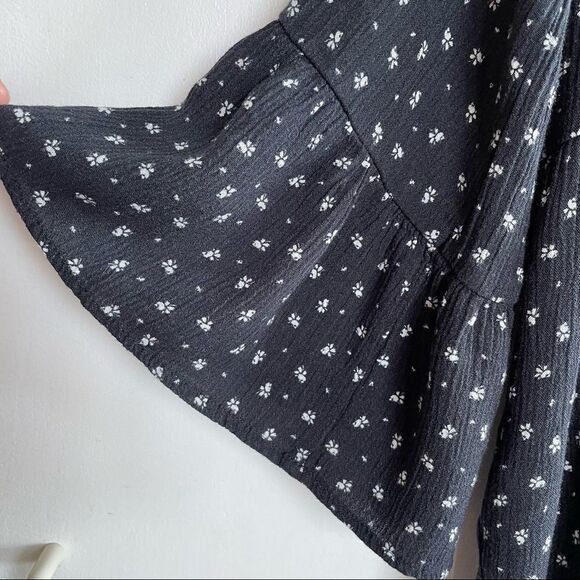 American Eagle cold shoulder top - Picture 6 of 6